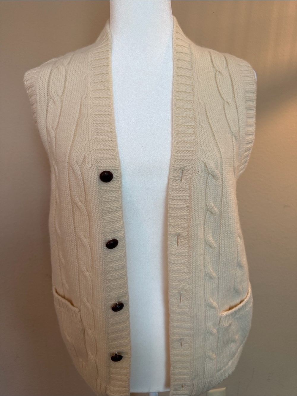 Women’s Wool Cable Knit Sleeveless Cardigan Vest - Cream